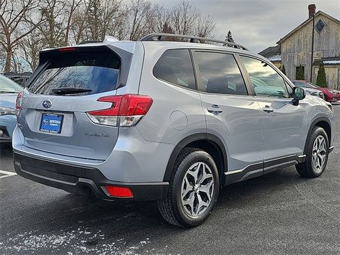 Used 2023 Subaru Forester Premium image 6