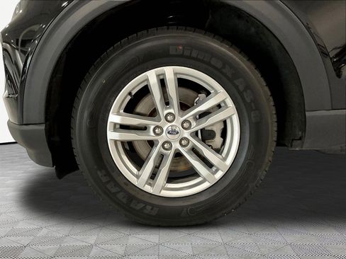 Used 2023 Ford Explorer XLT AWD/4WD image 34