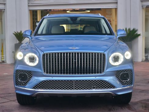 Used 2023 Bentley Bentayga Extended Wheelbase image 7