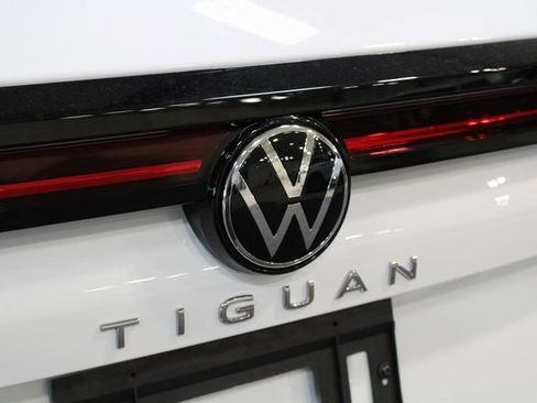 New 2026 Volkswagen Tiguan SE image 32