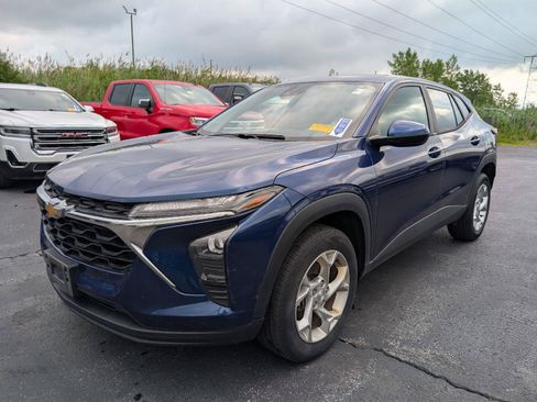 Used 2024 Chevrolet Trax LS w/ LS Convenience Package FWD image 4