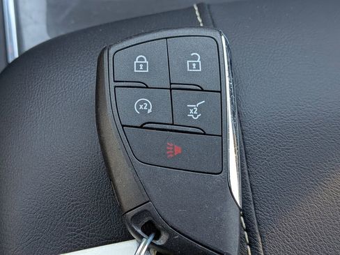 Used 2025 GMC Acadia Elevation image 31