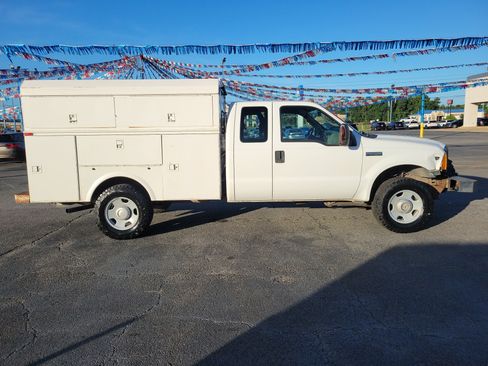 Used 2005 Ford F350 XL AWD/4WD image 4
