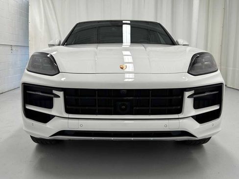 Used 2025 Porsche Cayenne GTS image 5