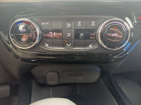 Used 2024 Chevrolet Trax LT w/ LT Convenience Package image 28