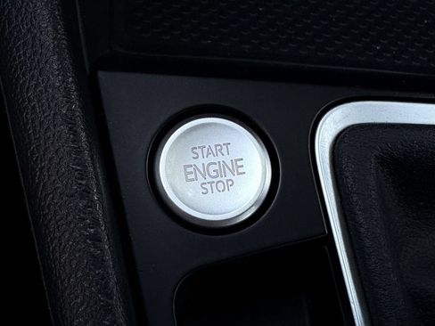 Used 2025 Volkswagen Jetta SE FWD image 24