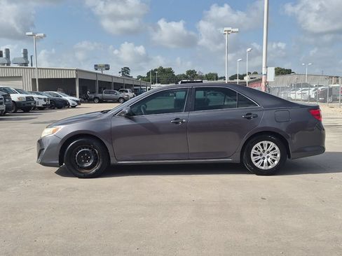 Used 2014 Toyota Camry LE FWD image 3