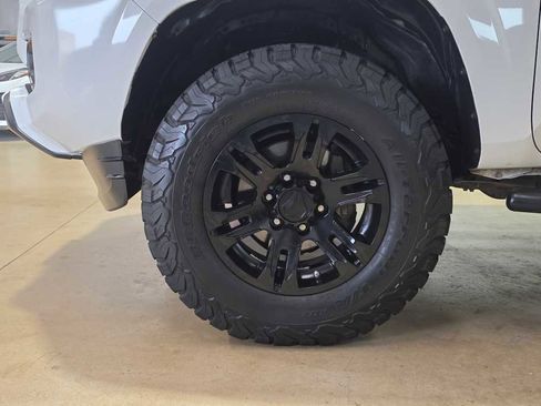 Used 2019 Toyota Tacoma SR w/ SR Convenience Package image 10