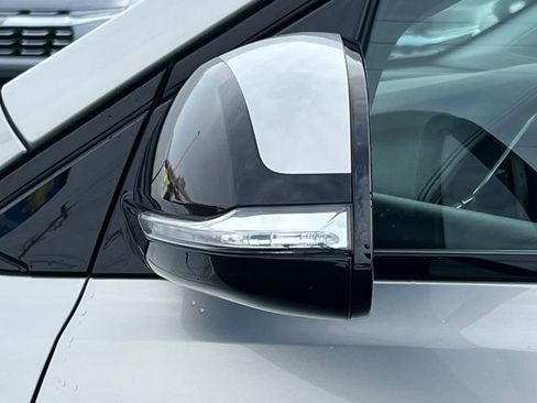 Used 2022 Chevrolet Bolt EUV LT w/ Convenience Package image 35