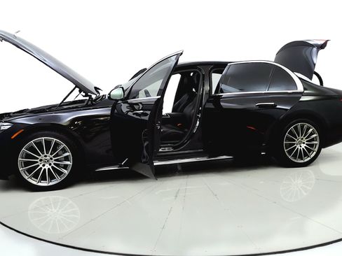 Used 2023 Mercedes-Benz S 500 4MATIC w/ AMG Line image 11