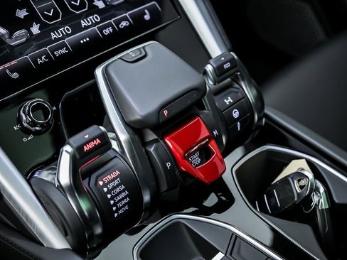 Used 2020 Lamborghini Urus image 39