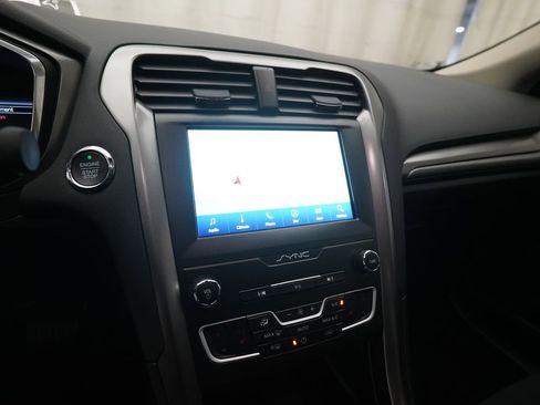 Used 2020 Ford Fusion SE image 6