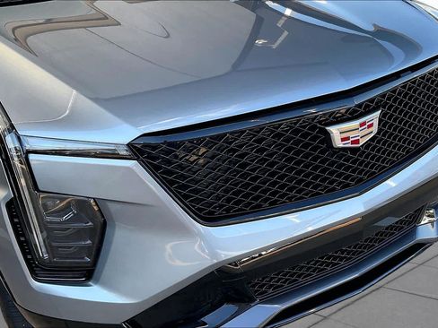 Used 2024 Cadillac XT4 Sport FWD image 30