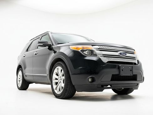 Used 2015 Ford Explorer XLT w/ Equipment Group 202A FWD image 12