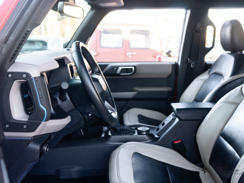 Used 2023 Ford Bronco Wildtrak image 17