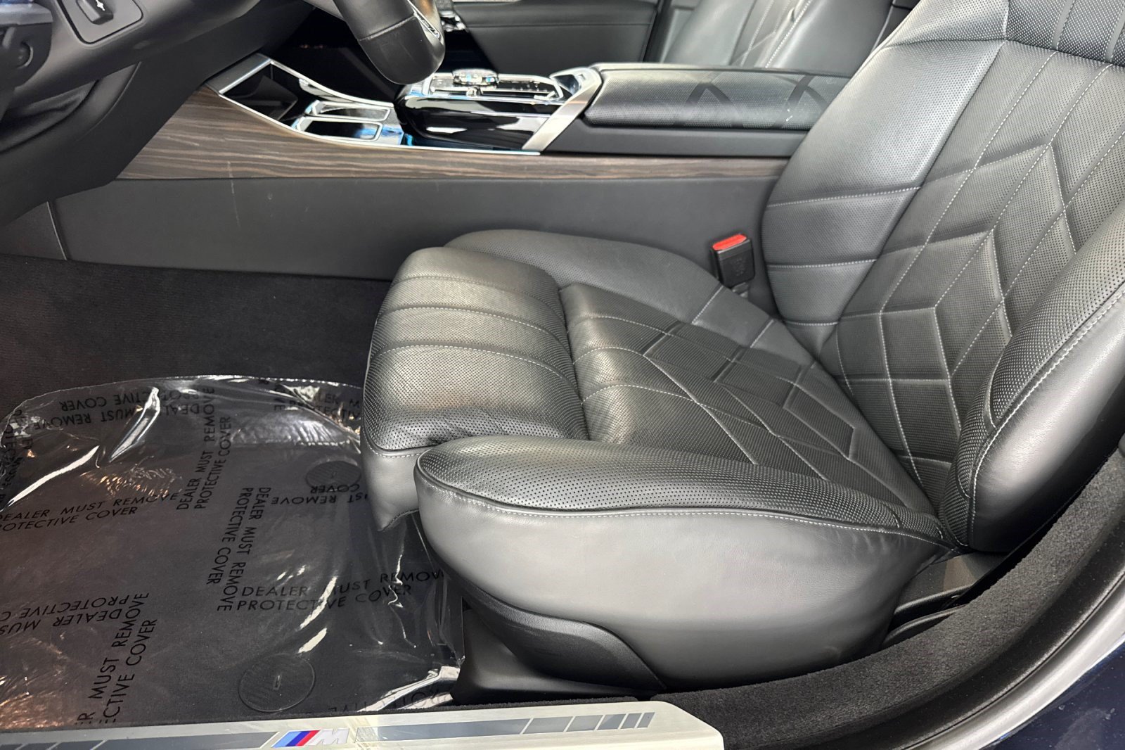 Certified 2023 BMW i7 xDrive60 AWD/4WD image 30