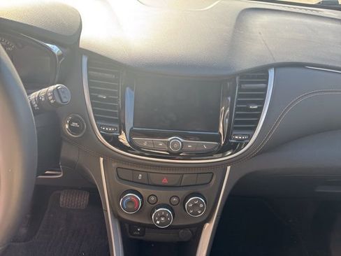 Used 2022 Chevrolet Trax LT w/ LT Convenience Package image 20