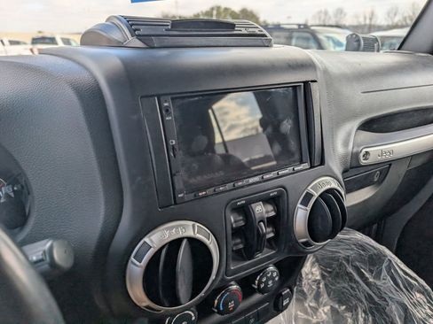 Used 2016 Jeep Wrangler Unlimited Sahara w/ Dual Top Group image 16