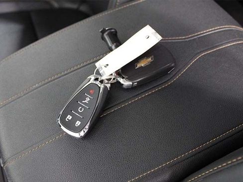 Used 2021 Chevrolet Traverse RS AWD/4WD image 19