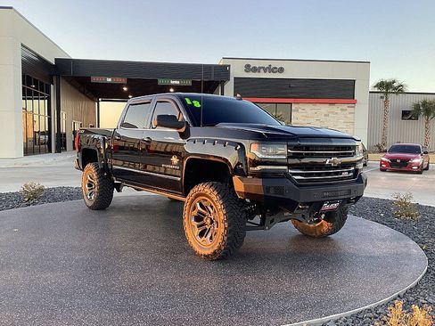 Used 2018 Chevrolet Silverado 1500 LTZ Z71 w/ LTZ Plus Package image 6