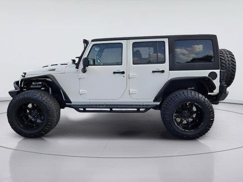 Used 2017 Jeep Wrangler Unlimited Rubicon w/ Connectivity Group AWD/4WD image 5