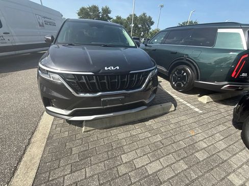 Used 2022 Kia Carnival LX FWD image 3