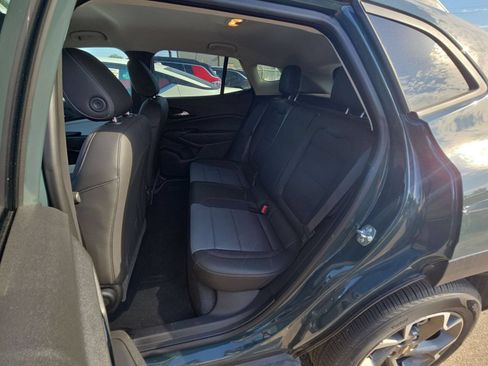 Used 2025 Chevrolet Trax LT FWD image 10