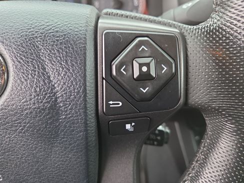 Certified 2016 Toyota Tacoma TRD Sport w/ Towing Package image 26