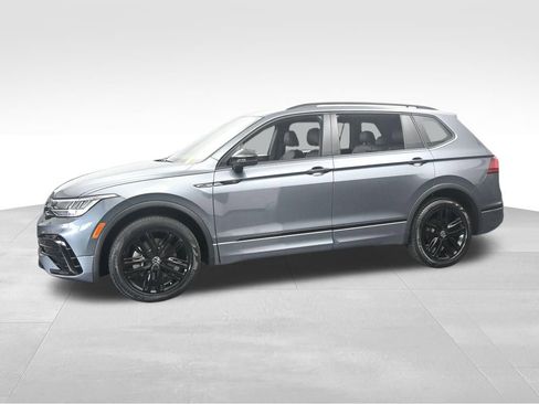 Used 2022 Volkswagen Tiguan SE R-Line AWD/4WD image 2