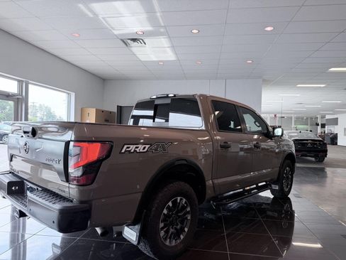 Used 2021 Nissan Titan PRO-4X w/ Pro-4x Utility Package AWD/4WD image 11