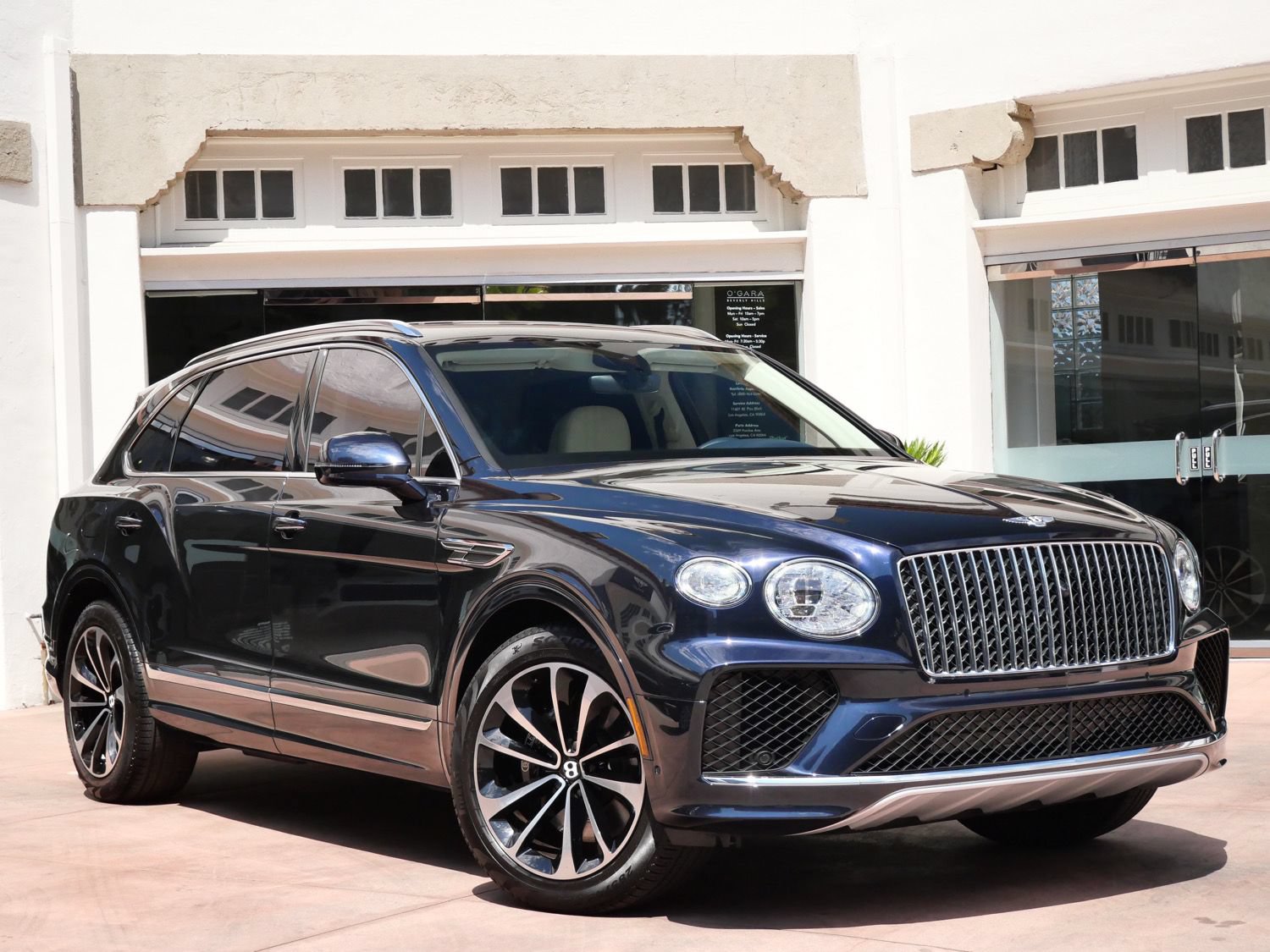 Used 2023 Bentley Bentayga Extended Wheelbase AWD/4WD image 1