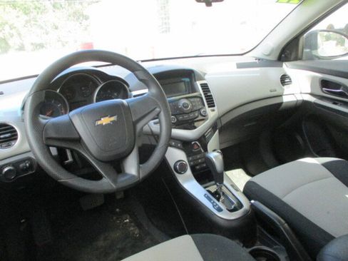 Used 2011 Chevrolet Cruze LS image 7