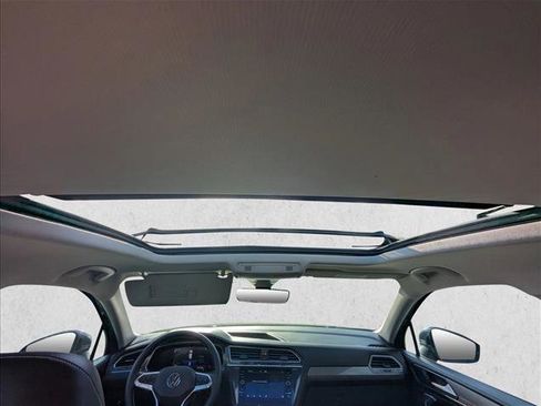 Used 2024 Volkswagen Tiguan SE image 18