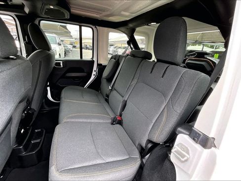 Used 2024 Jeep Wrangler Unlimited Sahara AWD/4WD image 36