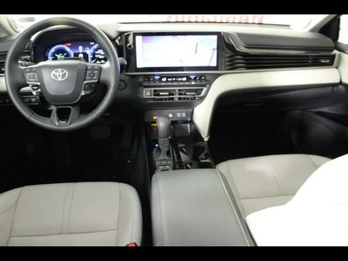 Used 2025 Toyota Camry XLE w/ Premium Plus Package AWD/4WD image 15