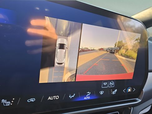 New 2025 Chevrolet Equinox EV RS image 21