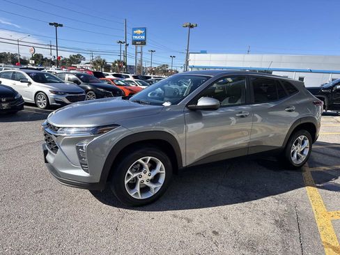 Certified 2024 Chevrolet Trax LS w/ LS Convenience Package image 4