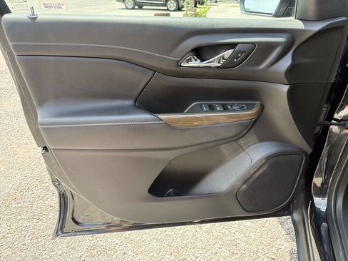 Used 2023 GMC Acadia SLE FWD image 21