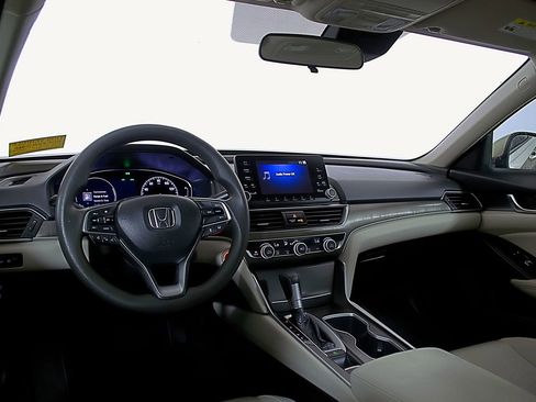 Used 2019 Honda Accord LX image 12