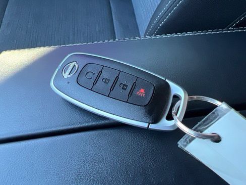 Used 2023 Nissan Rogue SV AWD/4WD image 14