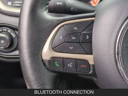 Used 2016 Jeep Renegade Latitude FWD image 17