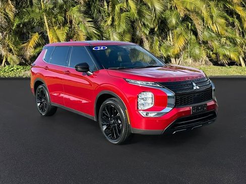 Used 2024 Mitsubishi Outlander SE Black Edition image 2