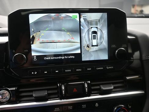 Used 2024 Nissan Pathfinder Platinum FWD image 12