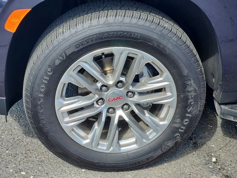 Used 2024 GMC Yukon SLT AWD/4WD image 9