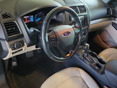 Used 2018 Ford Explorer XLT w/ Equipment Group 202A FWD image 19