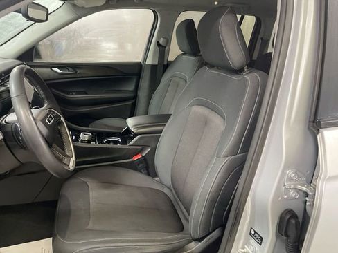 Certified 2023 Jeep Grand Cherokee Laredo w/ Luxury Tech Group I image 11