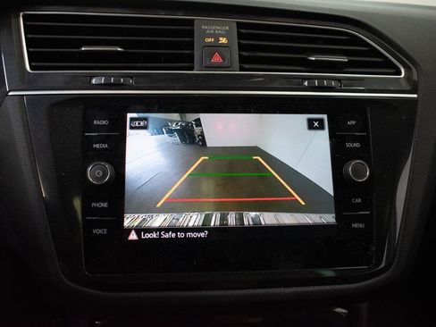 Used 2024 Volkswagen Tiguan SE AWD/4WD image 16