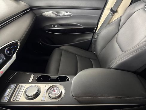 Certified 2025 Genesis GV70 2.5T AWD/4WD image 21