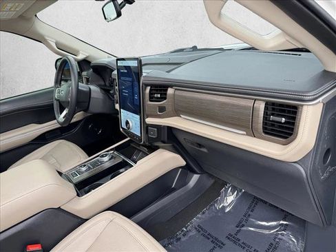 Used 2024 Ford Expedition Limited image 21
