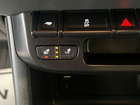 Used 2018 Chevrolet Colorado Z71 AWD/4WD image 30